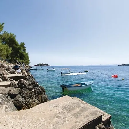 Waterfront Dora By Guide Villa