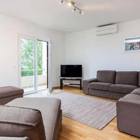 Waterfront Dora By Guide