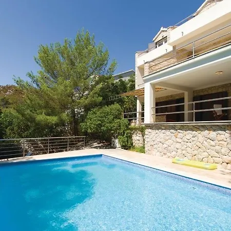 Waterfront Dora By Guide Villa *