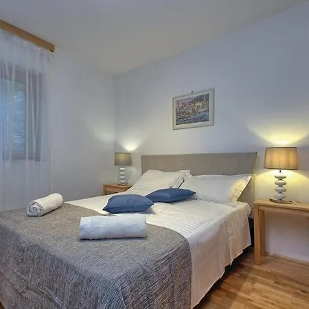 Villa Waterfront Dora By Guide *