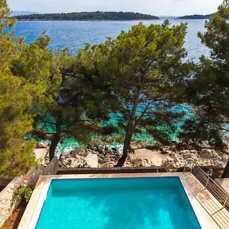 Waterfront Dora By Guide Villa *