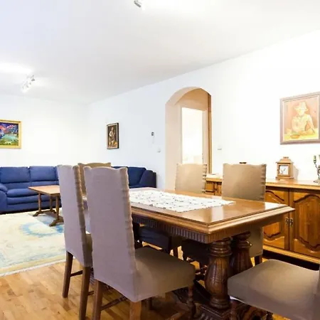 Waterfront Dora By Guide Villa