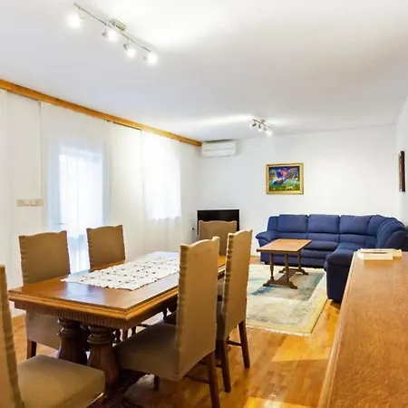 Waterfront Dora By Guide 빌라