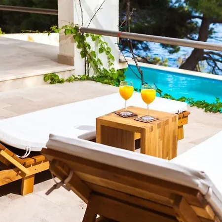 Waterfront Dora By Guide Villa *