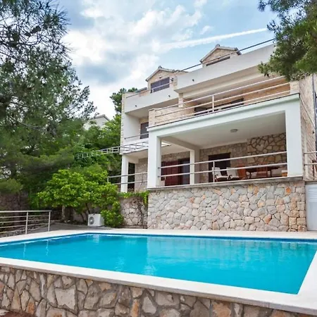 Waterfront Dora By Guide Villa *