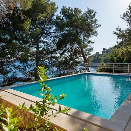 Waterfront Dora By Guide *