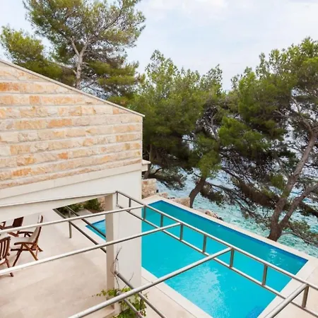 Waterfront Dora By Guide Villa *