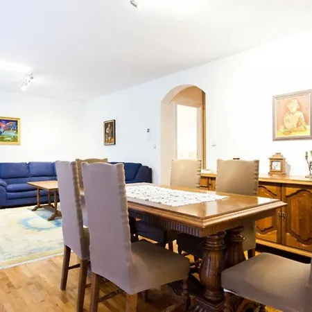 Waterfront Dora By Guide Villa *