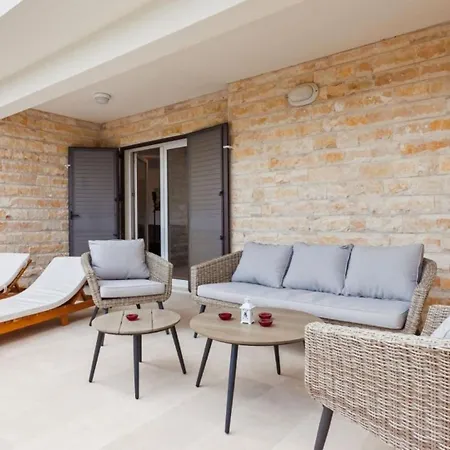 Villa Waterfront Dora By Guide