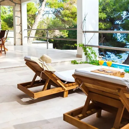 Villa Waterfront Dora By Guide