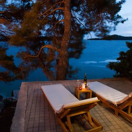 Villa Waterfront Dora By Guide *